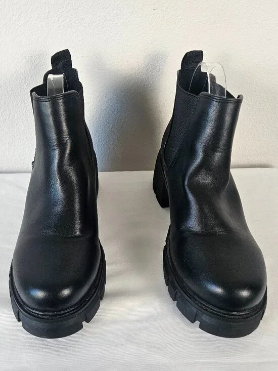 Soda Women's Faux Leather Chelsea Pull On Lug Ankle Boots Size 7.5 - Picture 2 of 10